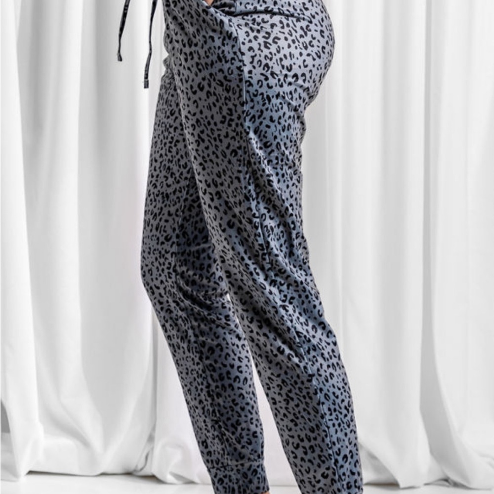 Gray leopard joggers - Picture 5 of 5